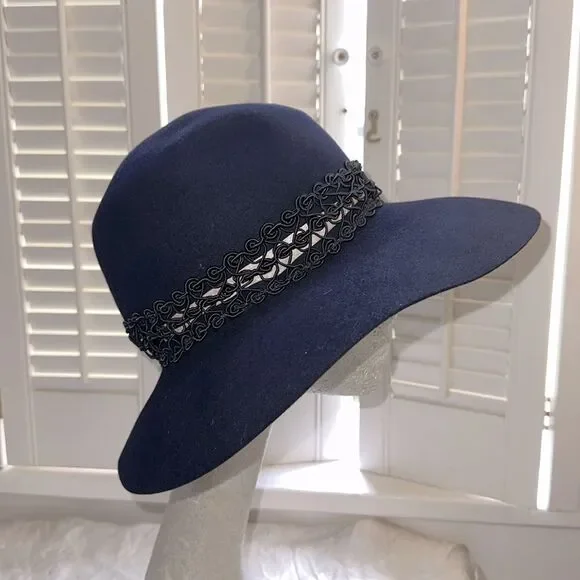 Vintage 60s Navy Blue Felt Wide Brimmed Hat with Lace Detailing‎ - Picture 4 of 8